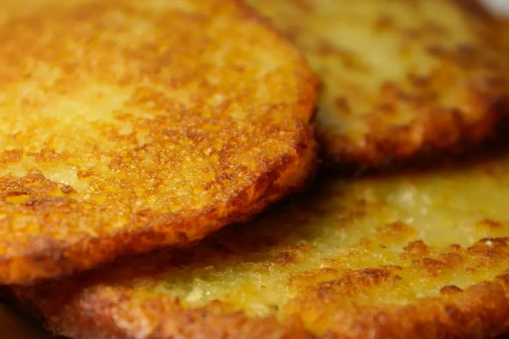 Skąd pochodzą placki ziemniaczane? Historia, tradycja i ciekawostki