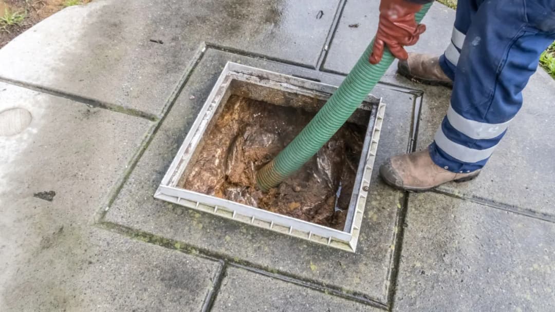 Ile zarabia szambonurek? Poznaj zaskakujące fakty o wynagrodzeniach