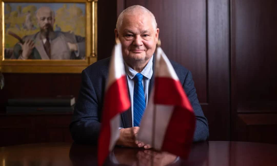 Ile zarabia prezes NBP? Zaskakujące fakty o wynagrodzeniu Adama Glapińskiego