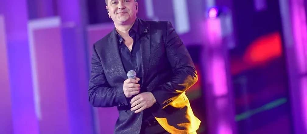 Ile lat ma lider zespołu Weekend? Zaskakujące fakty o Radosławie Liszewskim